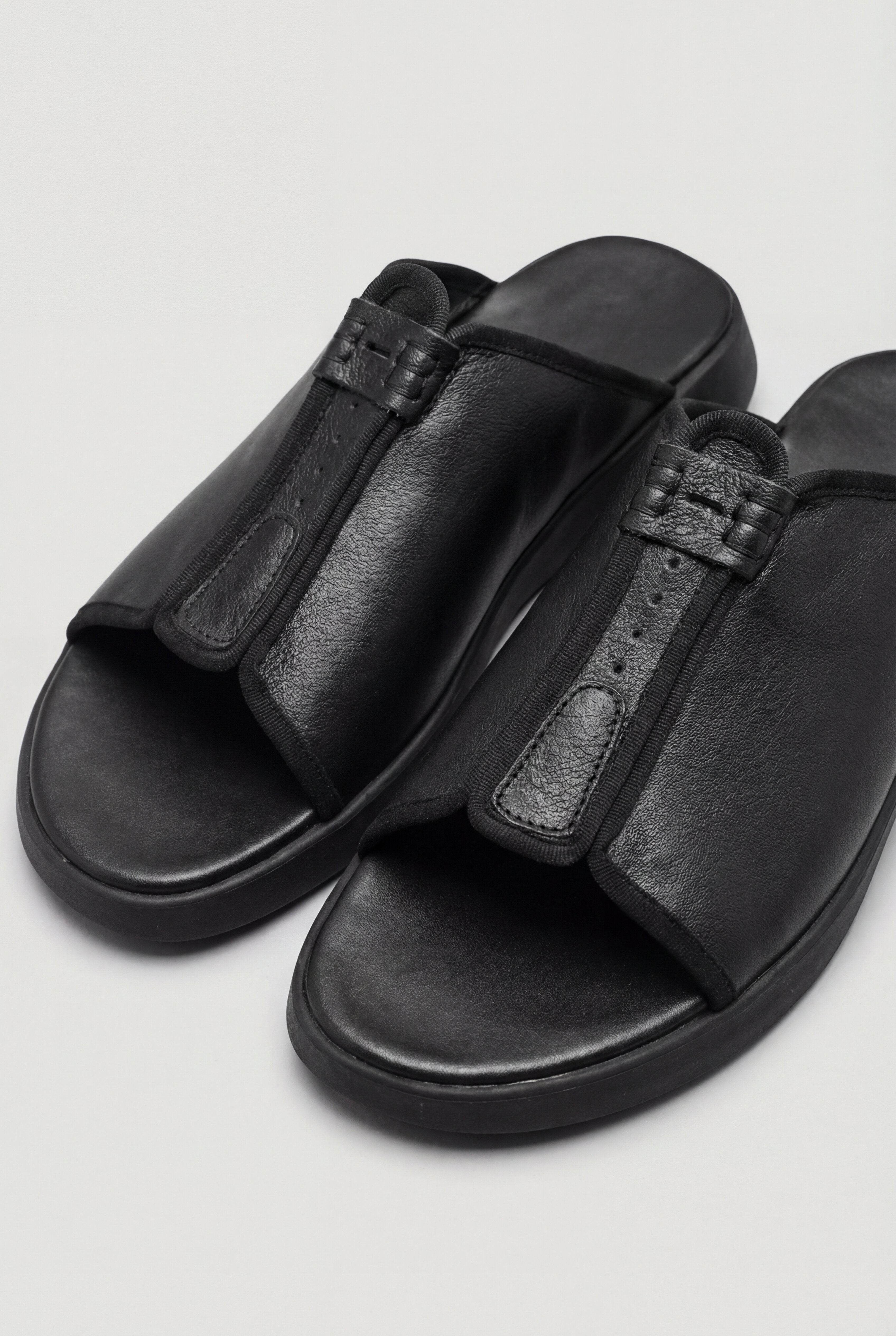 VELCANO LEATHER SLIDE SANDALS – BLACK