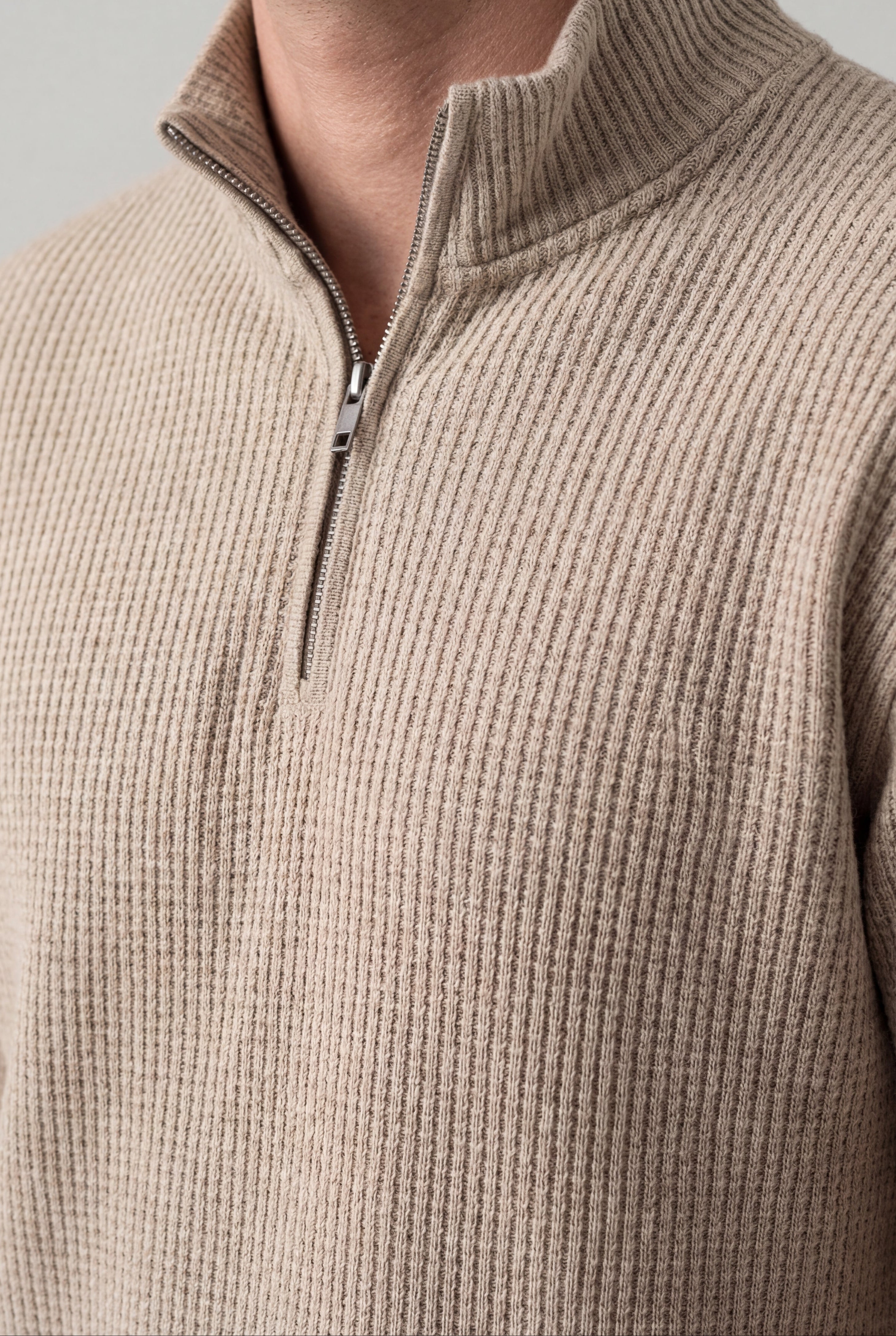 ZALVOR QUARTER ZIP SWEATER – BEIGE