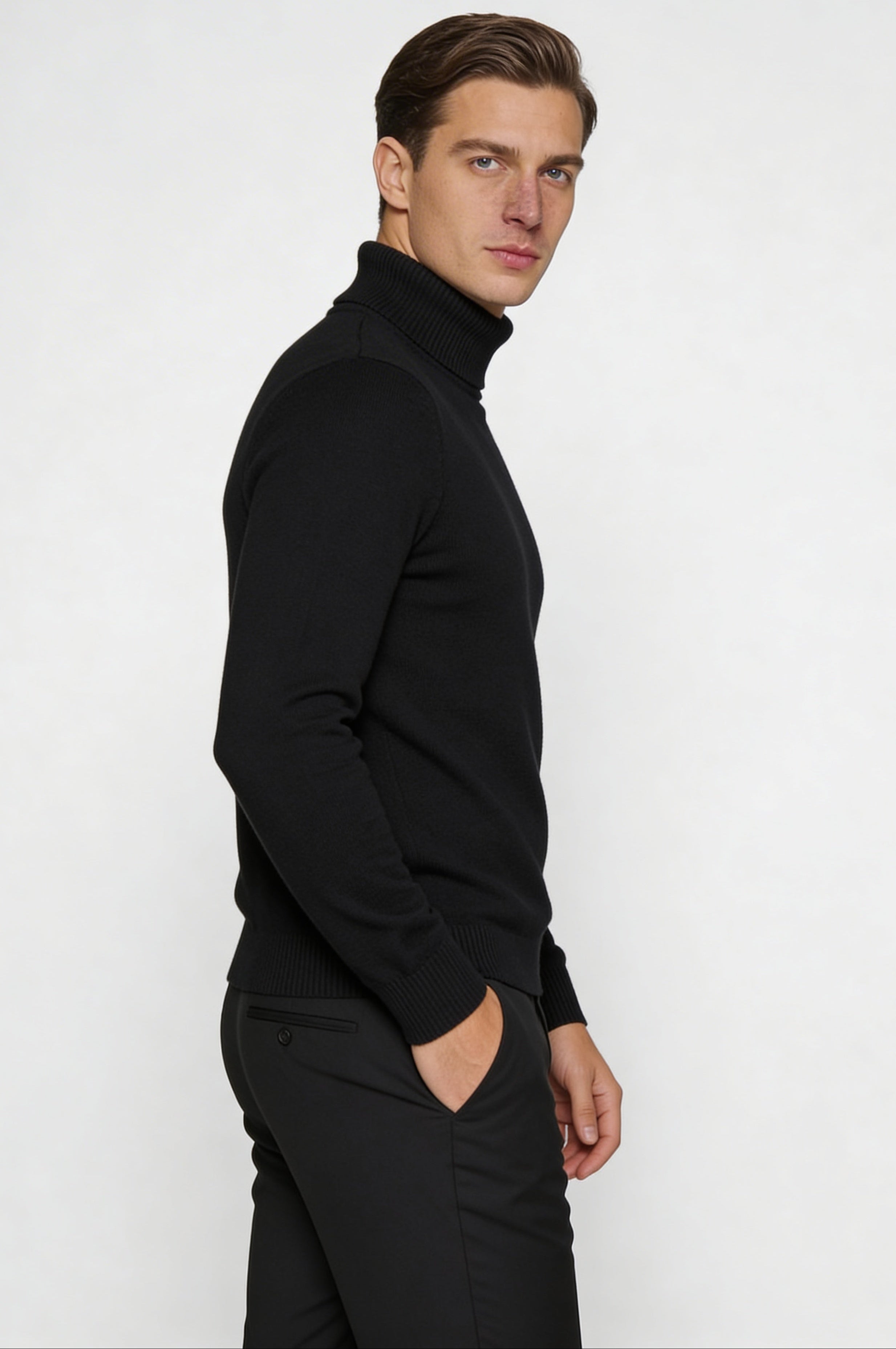 ZAVERON THIN TURTLENECK SWEATER – BLACK