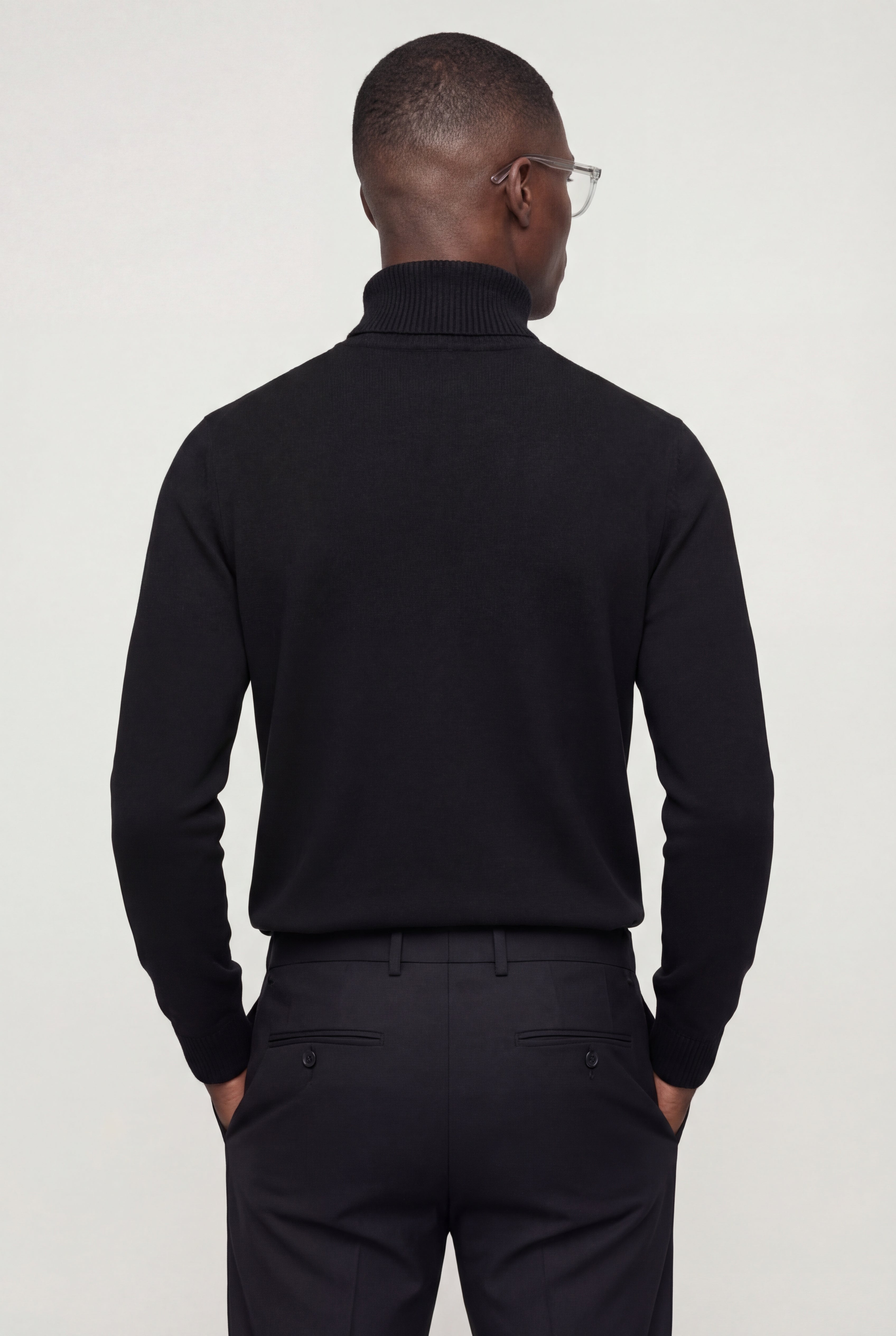 ZAVERON THIN TURTLENECK SWEATER – BLACK