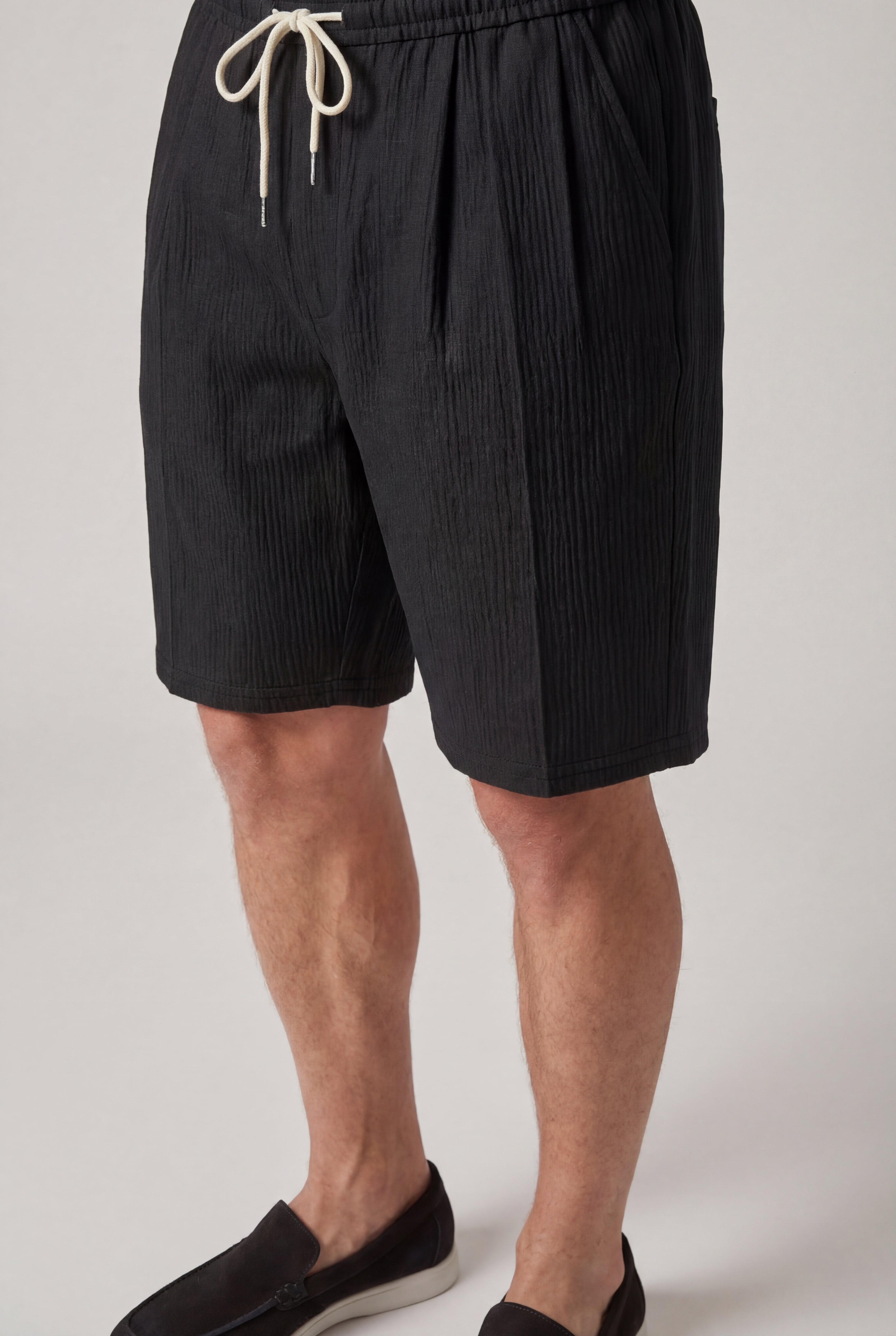 ZELVORIN TEXTURED DRAWSTRING SHORTS – BLACK