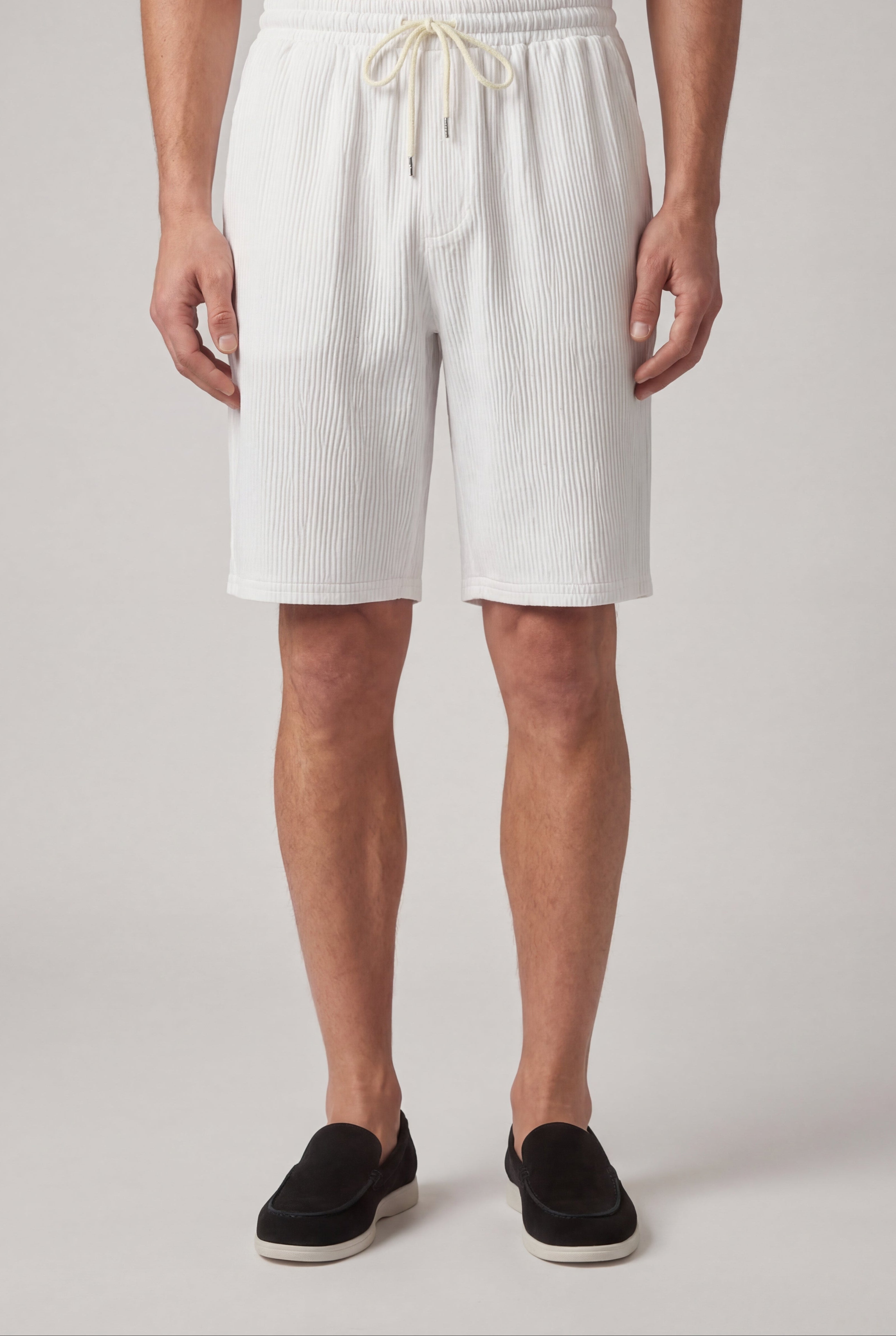 ZELVORIN TEXTURED DRAWSTRING SHORTS – WHITE