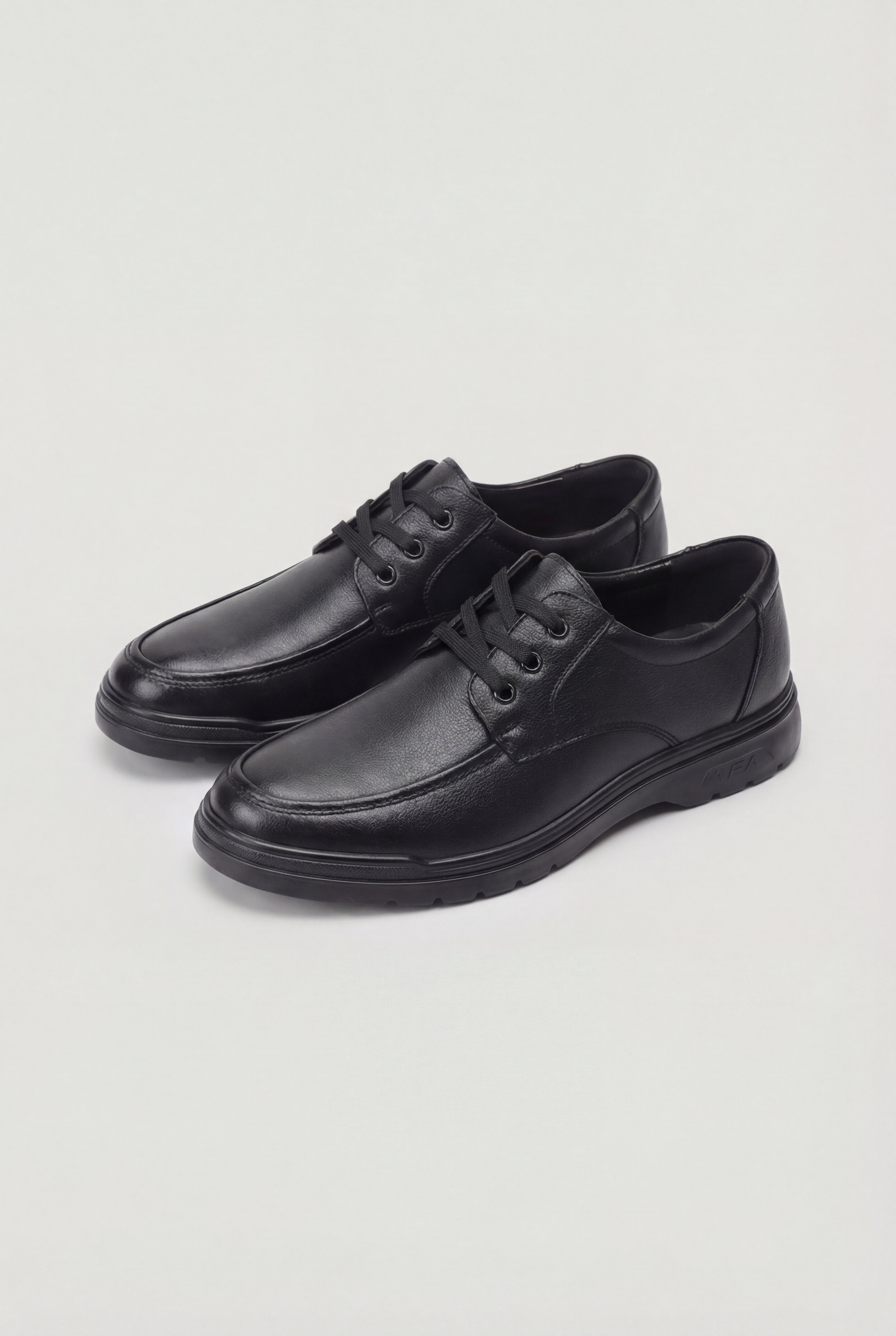 DORVANO LEATHER LACE-UP SHOES – BLACK