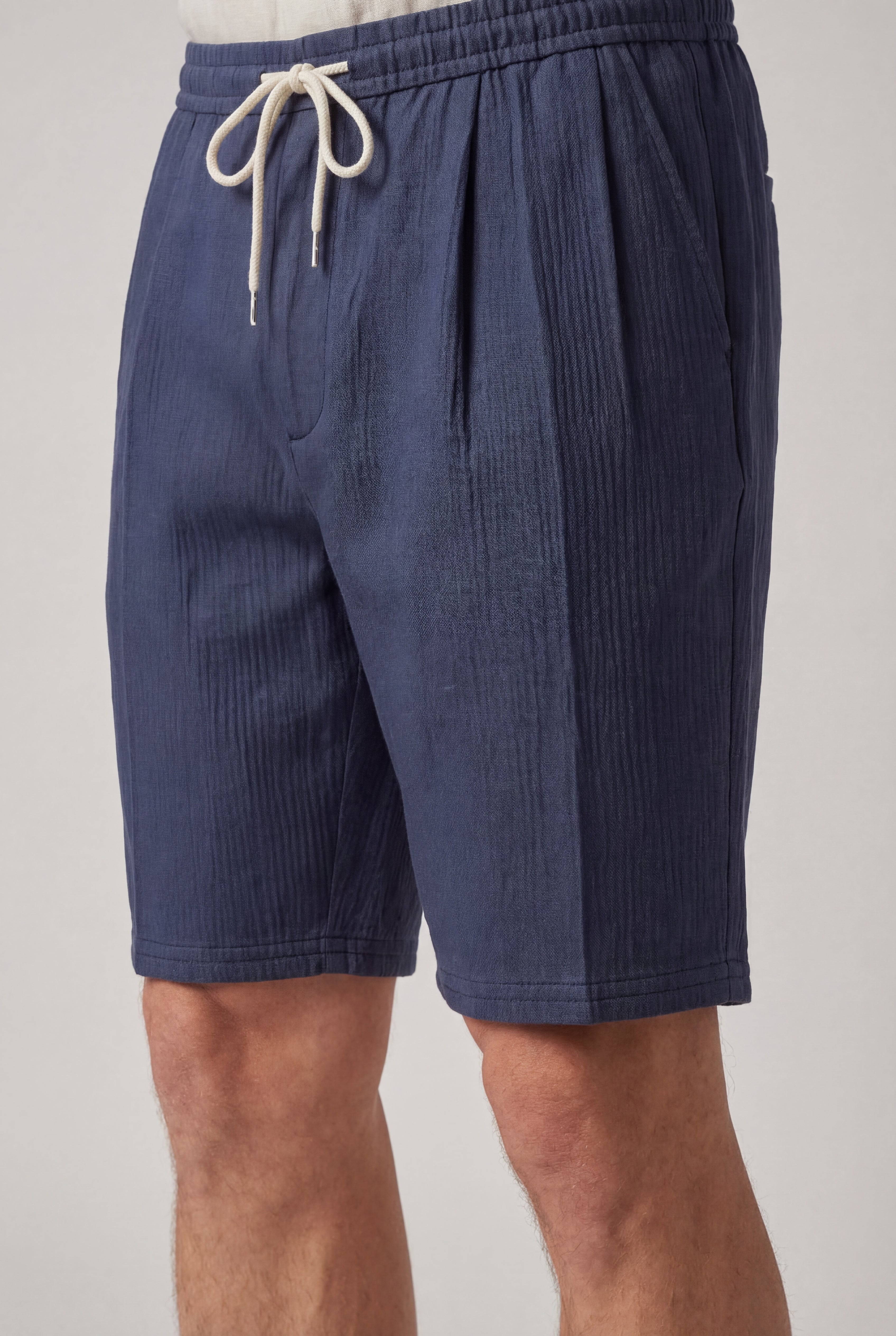 ZELVORIN TEXTURED DRAWSTRING SHORTS – NAVY